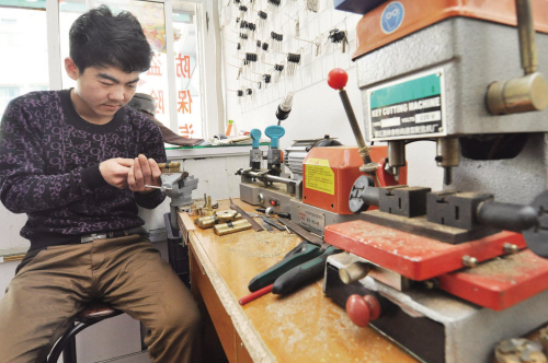 巴铃镇开锁店为啥“牛号”频现 听开锁师傅讲什么锁最防盗